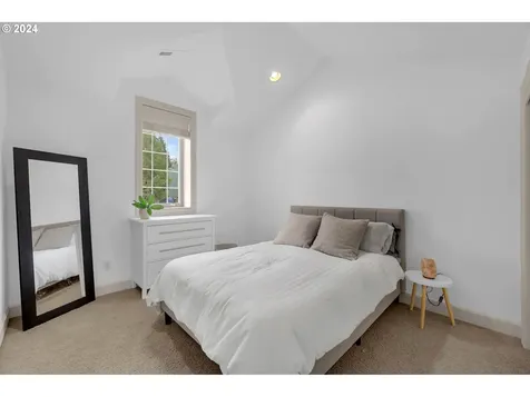 7618 SW Elmwood Street Portland OR 97223
