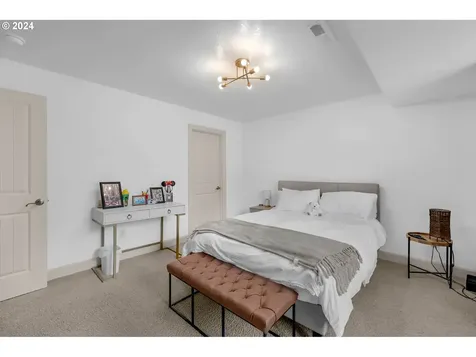 7618 SW Elmwood Street Portland OR 97223