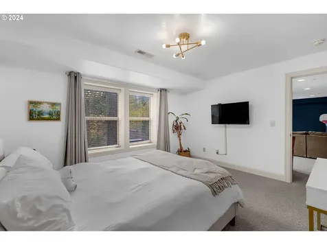 7618 SW Elmwood Street Portland OR 97223