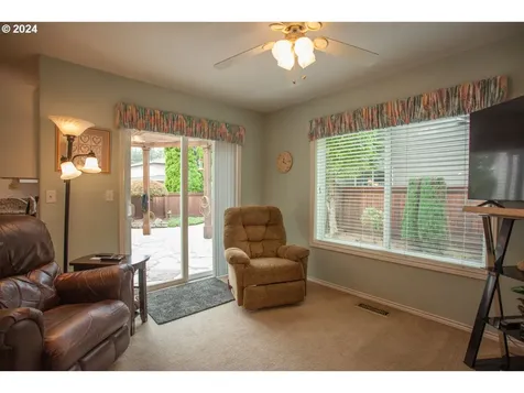 869 Sw 26th Street Troutdale OR 97060