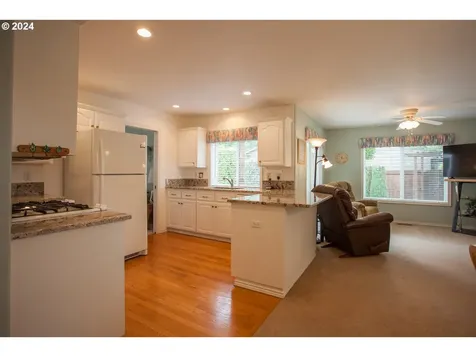 869 Sw 26th Street Troutdale OR 97060