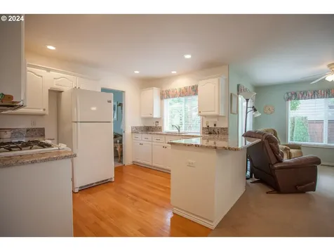 869 Sw 26th Street Troutdale OR 97060