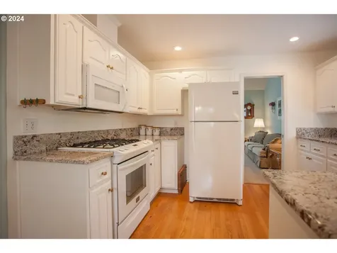 869 Sw 26th Street Troutdale OR 97060