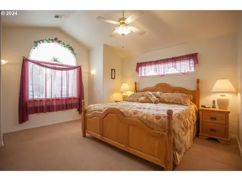 869 Sw 26th Street Troutdale OR 97060
