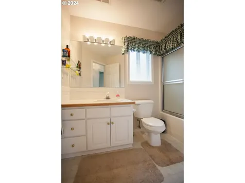 869 Sw 26th Street Troutdale OR 97060