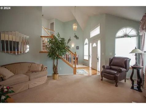 869 Sw 26th Street Troutdale OR 97060