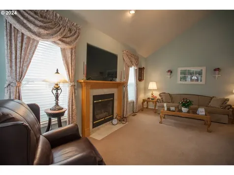 869 Sw 26th Street Troutdale OR 97060