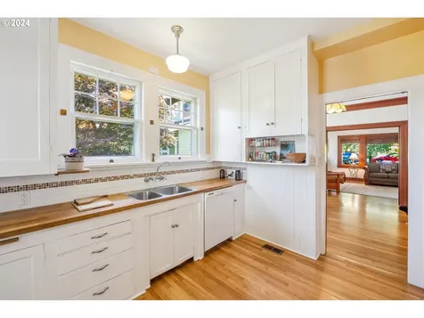 3829 Se Clinton Street Portland OR 97202