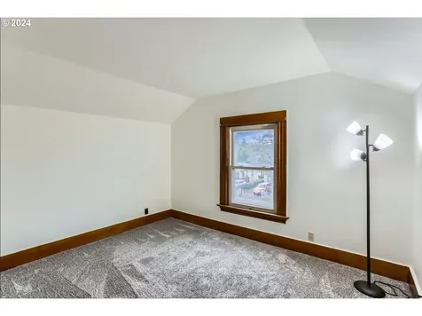 9824 N Syracuse Street Portland OR 97203