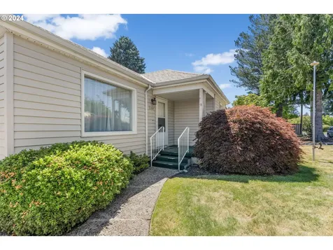 9304 Se Morrison Street Portland OR 97216