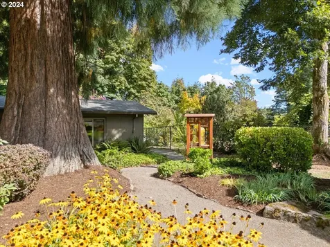 4121 Calaroga Circle West Linn OR 97068