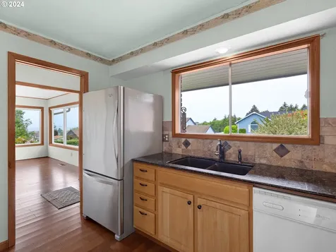 2133 Cedar Street Seaside OR 97138