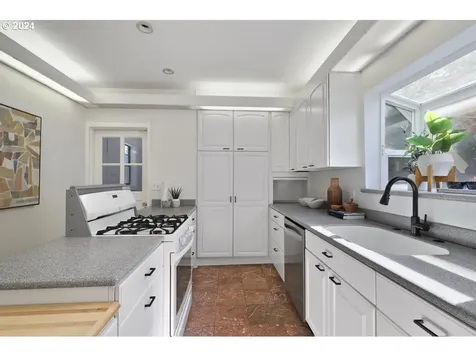 2637 Ne Hamblet Street Portland OR 97212