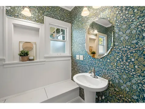 2637 Ne Hamblet Street Portland OR 97212
