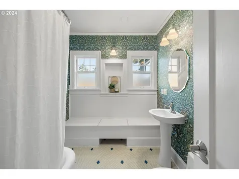 2637 Ne Hamblet Street Portland OR 97212