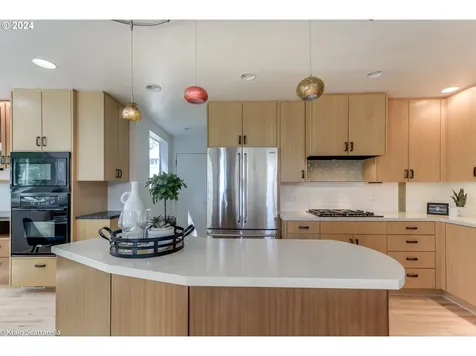 1122 Sw Westwood Drive Portland OR 97239