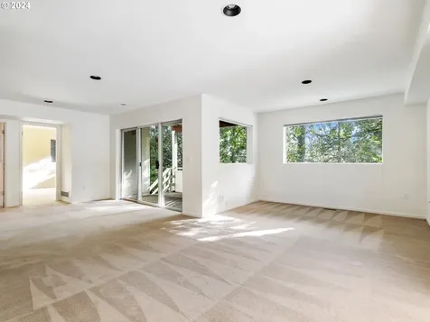1122 Sw Westwood Drive Portland OR 97239