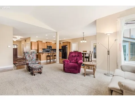 726 Se 166th Place Portland OR 97233