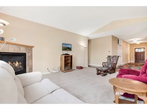 726 Se 166th Place Portland OR 97233
