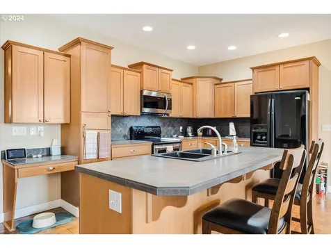 726 Se 166th Place Portland OR 97233