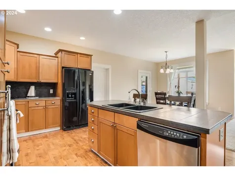 726 Se 166th Place Portland OR 97233