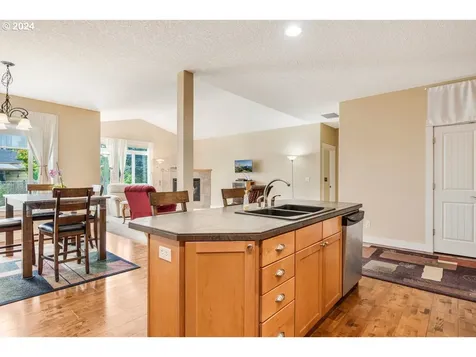 726 Se 166th Place Portland OR 97233