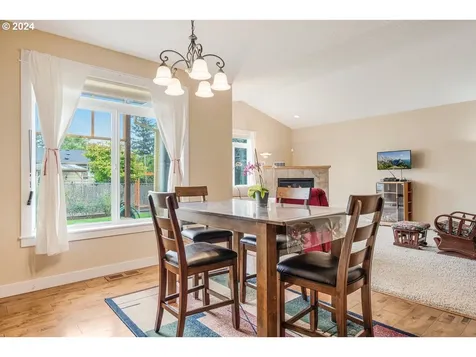 726 Se 166th Place Portland OR 97233