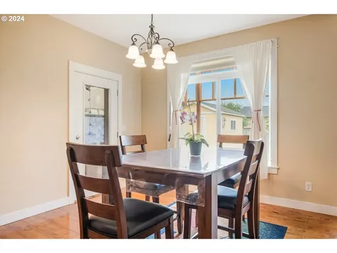 726 Se 166th Place Portland OR 97233