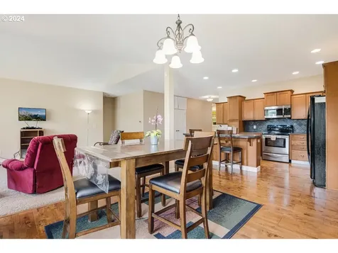 726 Se 166th Place Portland OR 97233