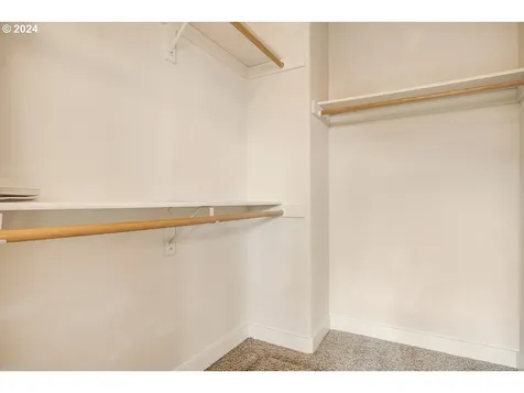 726 Se 166th Place Portland OR 97233