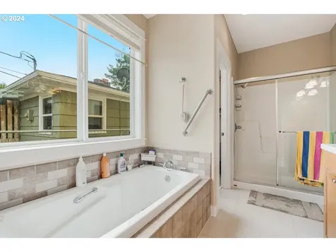 726 Se 166th Place Portland OR 97233