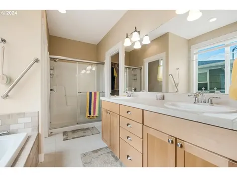 726 Se 166th Place Portland OR 97233