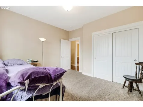 726 Se 166th Place Portland OR 97233