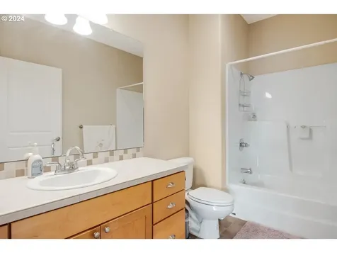 726 Se 166th Place Portland OR 97233
