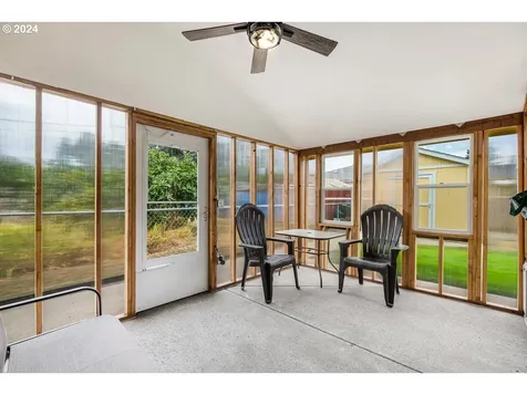 726 Se 166th Place Portland OR 97233