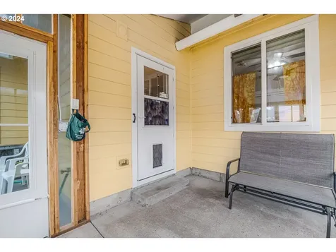 726 Se 166th Place Portland OR 97233