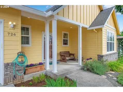 726 Se 166th Place Portland OR 97233