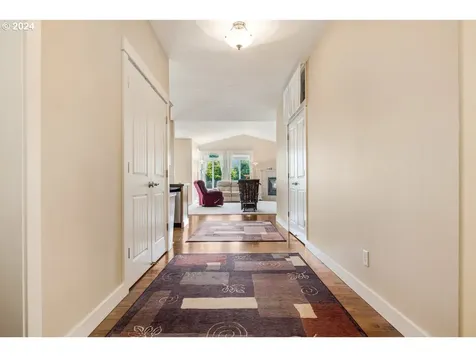 726 Se 166th Place Portland OR 97233