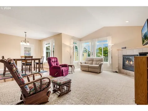 726 Se 166th Place Portland OR 97233