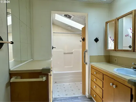 3284 5th Street Hubbard OR 97032