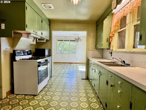 3284 5th Street Hubbard OR 97032