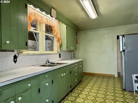 3284 5th Street Hubbard OR 97032