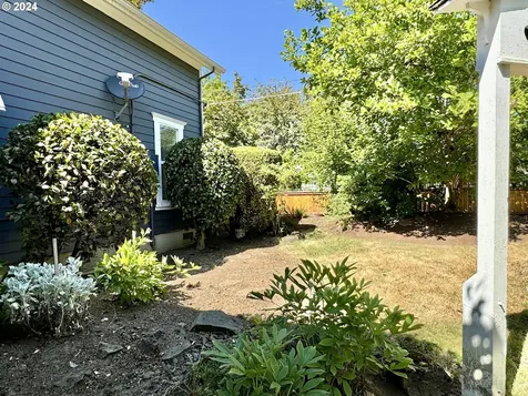 3284 5th Street Hubbard OR 97032