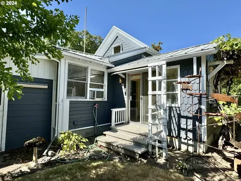 3284 5th Street Hubbard OR 97032