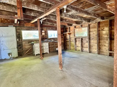 3284 5th Street Hubbard OR 97032