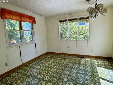 3284 5th Street Hubbard OR 97032