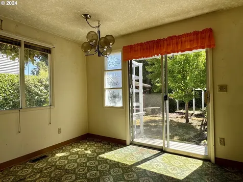 3284 5th Street Hubbard OR 97032
