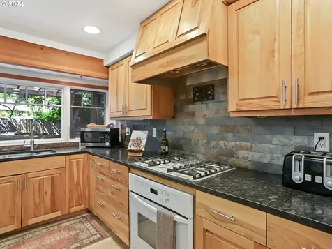 13325 Sw Aquaduct Court Beaverton OR 97008