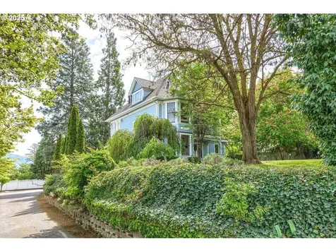 496 Beach Street Ashland OR 97520