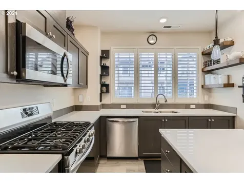 7399 NW Eleanor Avenue Portland OR 97229